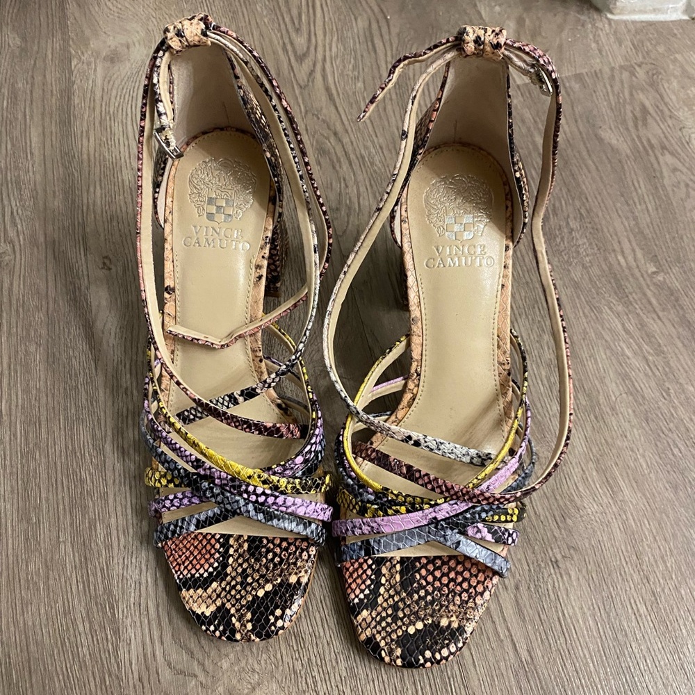 Vince Camuto snakeskin heel size 8.5 - Picture 3 of 9